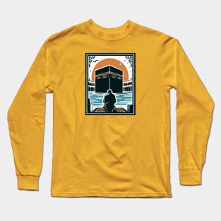 Praying in front of the Kaaba - Mecca Long Sleeve T-Shirt